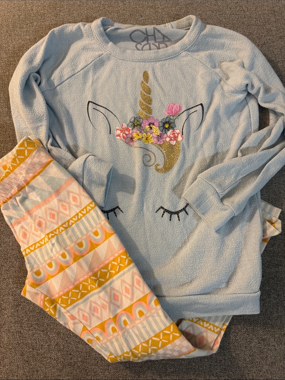 5/$15- Girl’s outfit size small